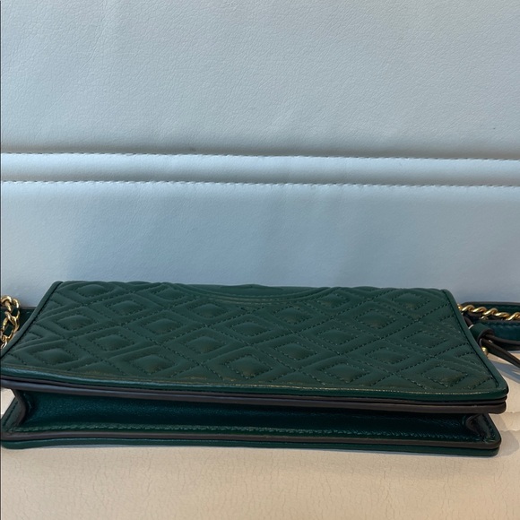 NWT Elegant Green Quilted Chain Crossbody Bag - Picture 4 of 9